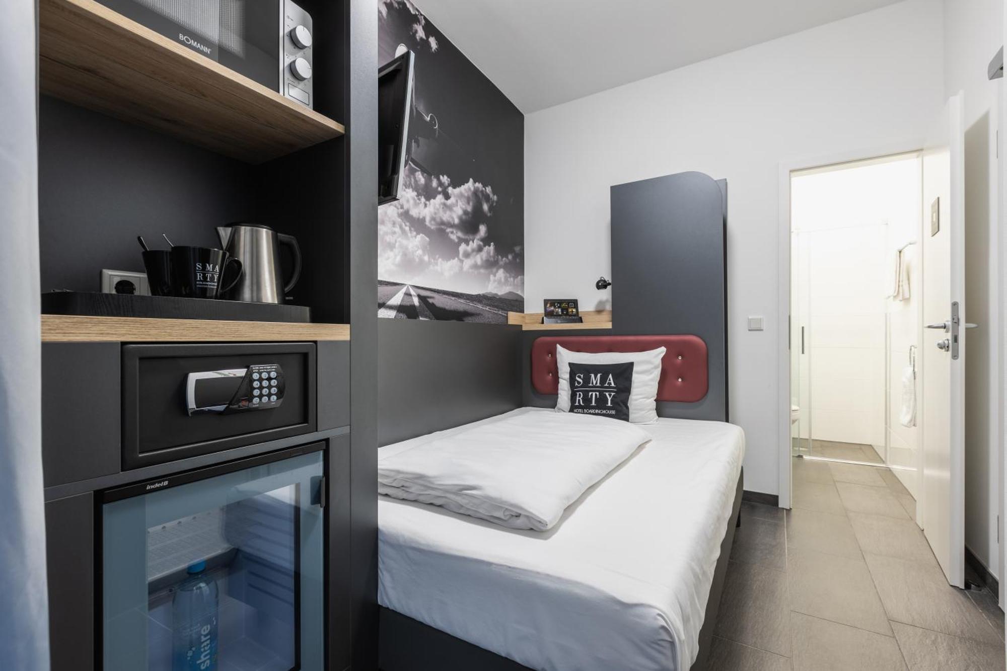 Smarty Airport Cologne Hotel - Kontaktloser Self Check-In Exterior photo