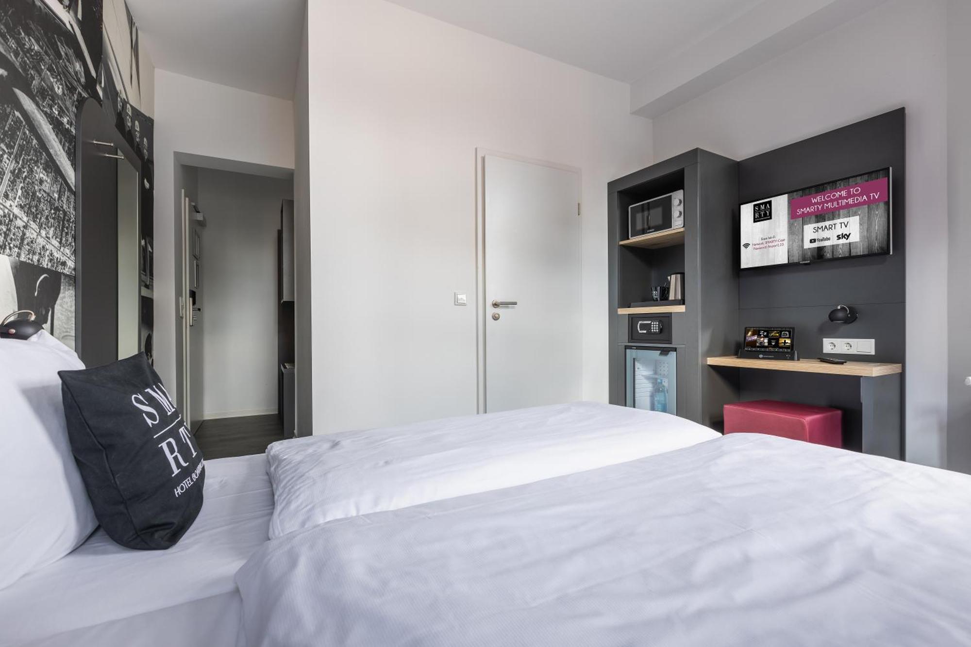 Smarty Airport Cologne Hotel - Kontaktloser Self Check-In Exterior photo