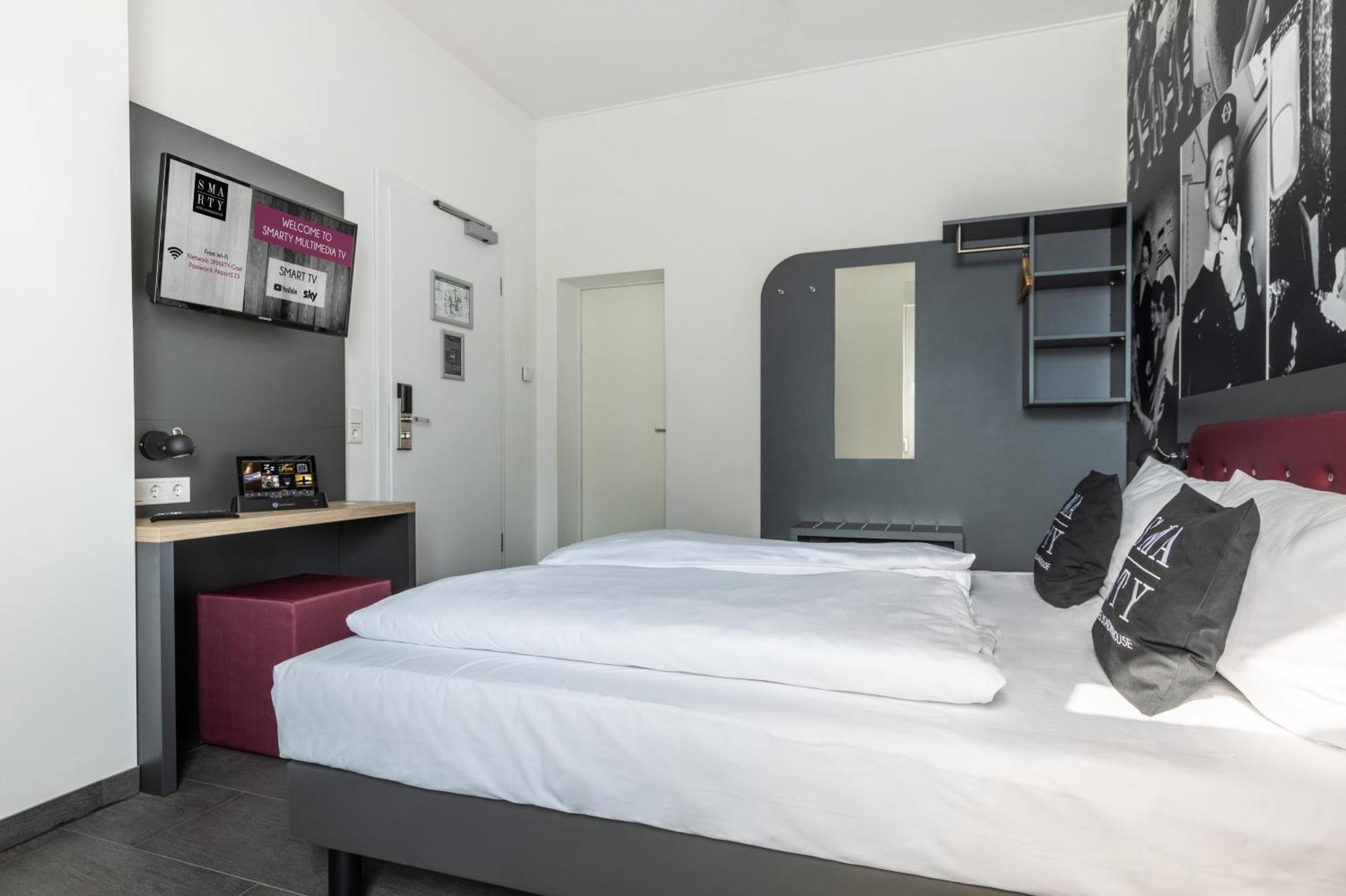 Smarty Airport Cologne Hotel - Kontaktloser Self Check-In Exterior photo